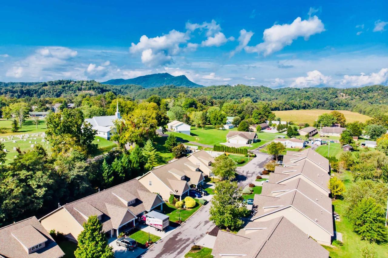 Home With Community Pool - 2 Miles To The Island! Pigeon Forge Exterior foto